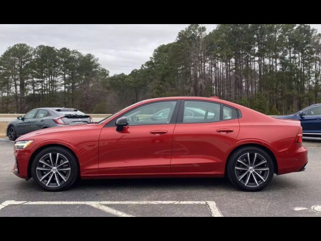 2022 Volvo S60 Momentum