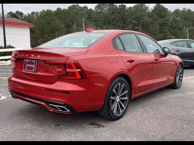 2022 Volvo S60 Momentum