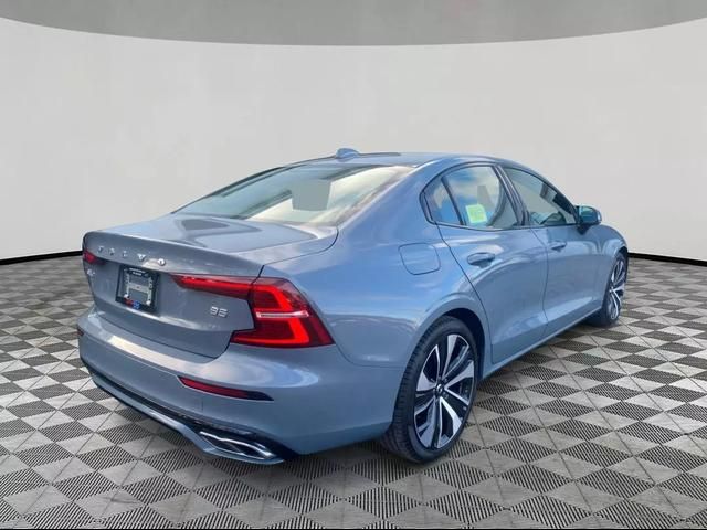 2022 Volvo S60 Momentum