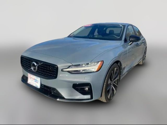 2022 Volvo S60 Momentum