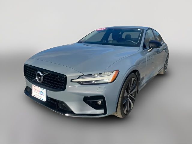 2022 Volvo S60 Momentum