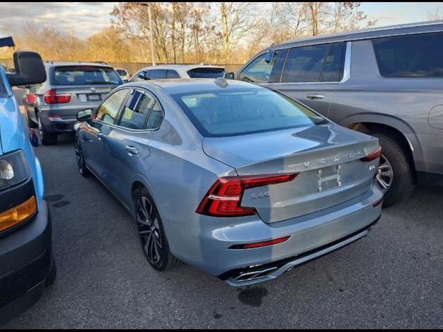 2022 Volvo S60 Momentum