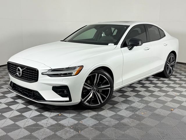 2022 Volvo S60 Black Edition R-Design