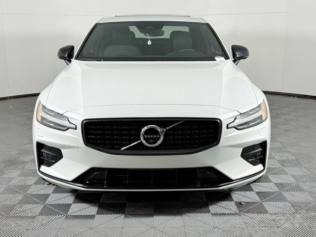 2022 Volvo S60 Black Edition R-Design