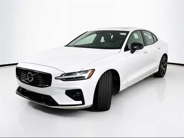 2022 Volvo S60 R-Design