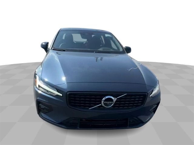 2022 Volvo S60 R-Design