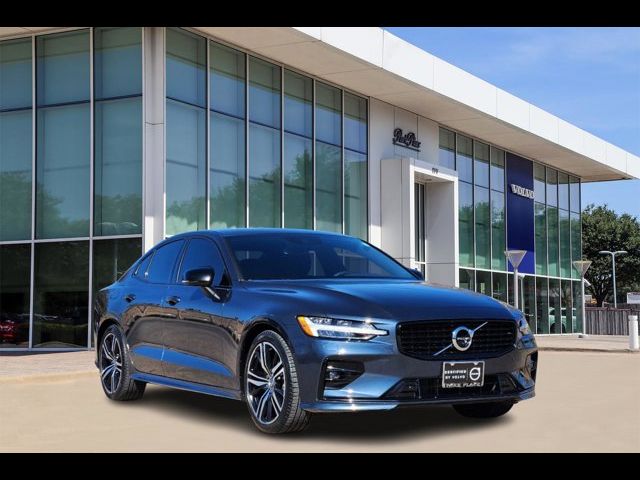 2022 Volvo S60 R-Design