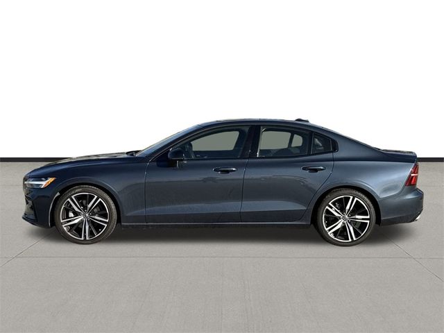 2022 Volvo S60 R-Design