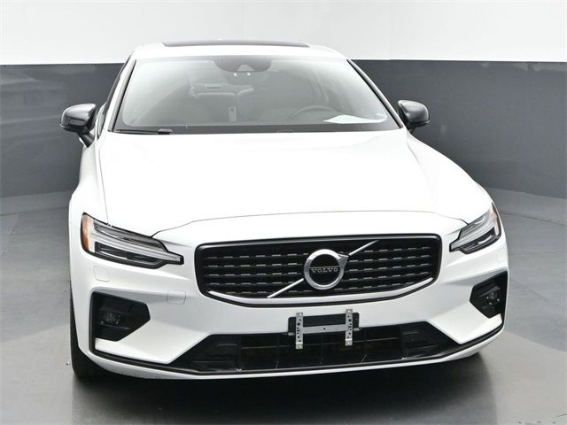 2022 Volvo S60 R-Design