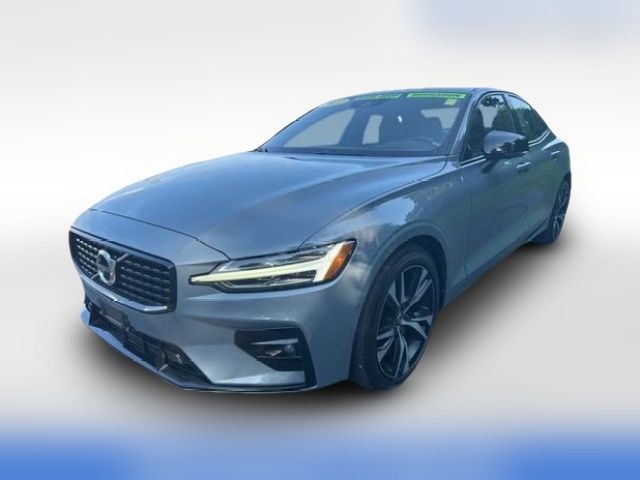 2022 Volvo S60 R-Design