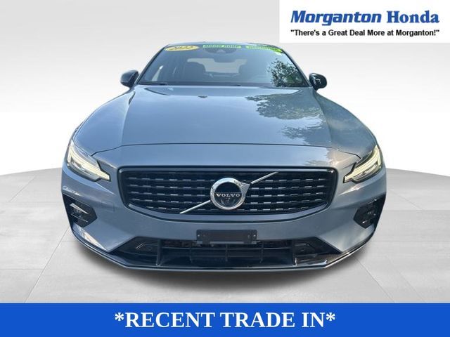 2022 Volvo S60 R-Design