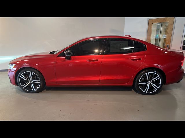 2022 Volvo S60 R-Design