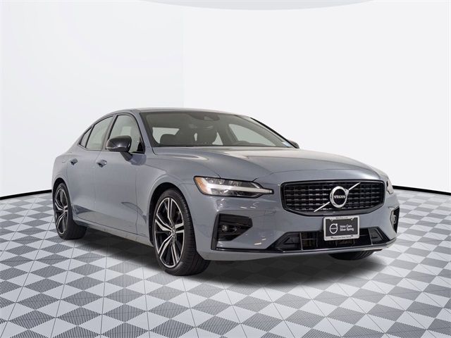 2022 Volvo S60 R-Design