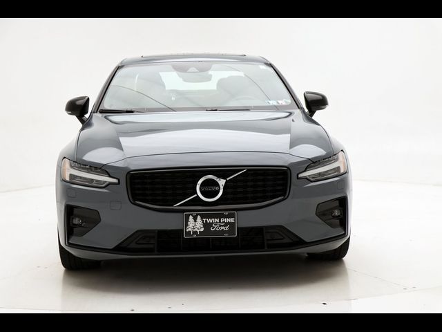 2022 Volvo S60 R-Design