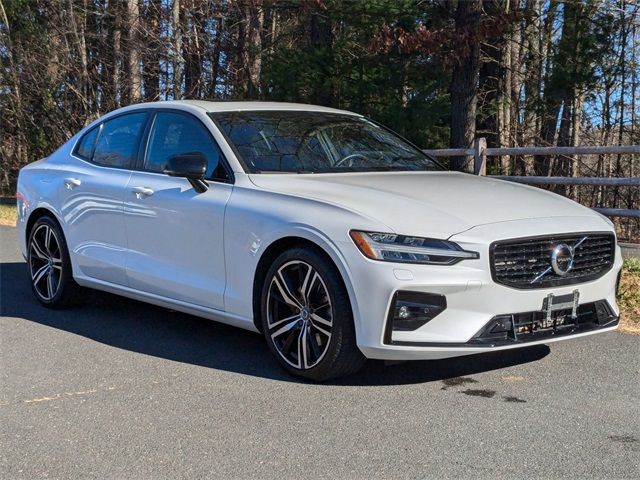 2022 Volvo S60 R-Design