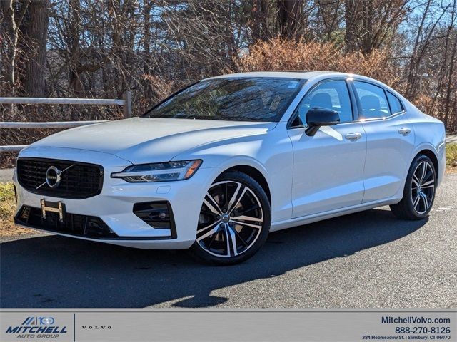 2022 Volvo S60 R-Design