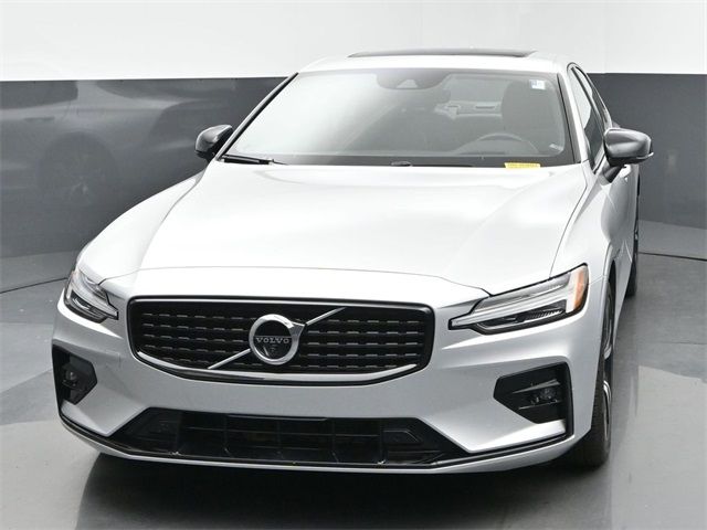 2022 Volvo S60 R-Design