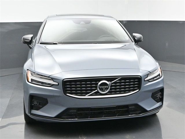 2022 Volvo S60 R-Design