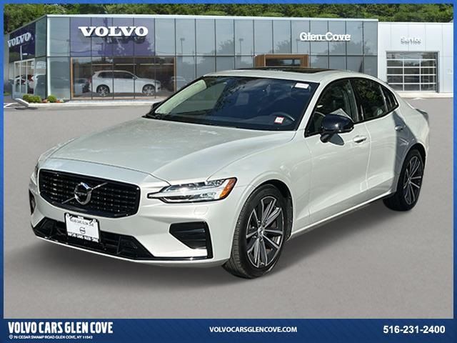 2022 Volvo S60 Momentum