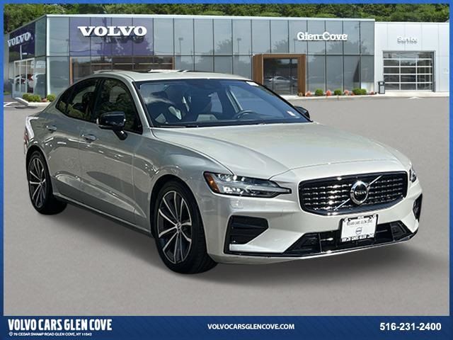 2022 Volvo S60 Momentum