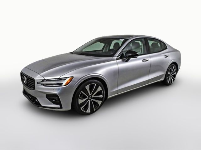 2022 Volvo S60 Momentum