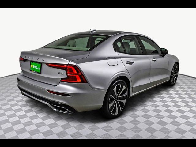 2022 Volvo S60 Momentum