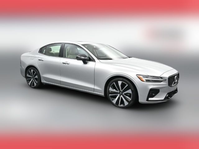 2022 Volvo S60 Momentum