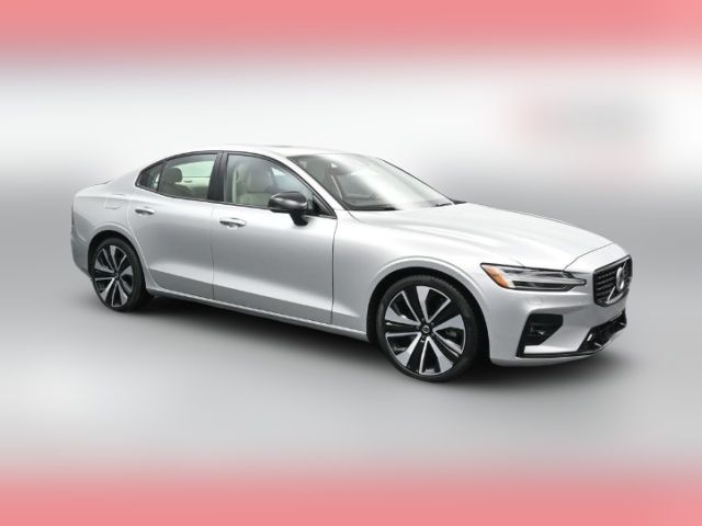 2022 Volvo S60 Momentum