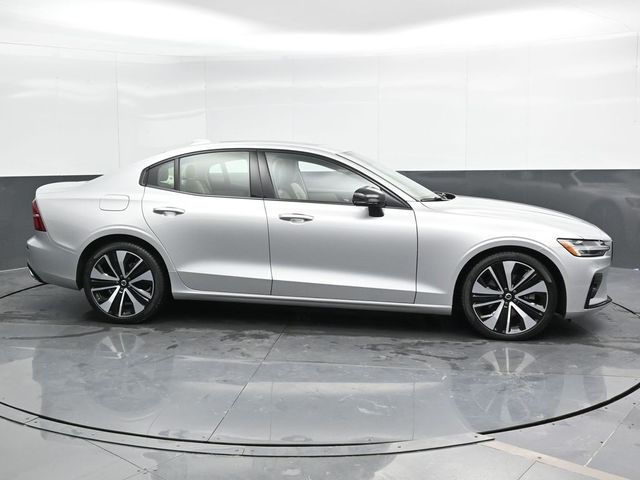 2022 Volvo S60 Momentum