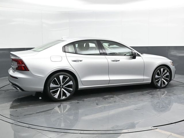 2022 Volvo S60 Momentum