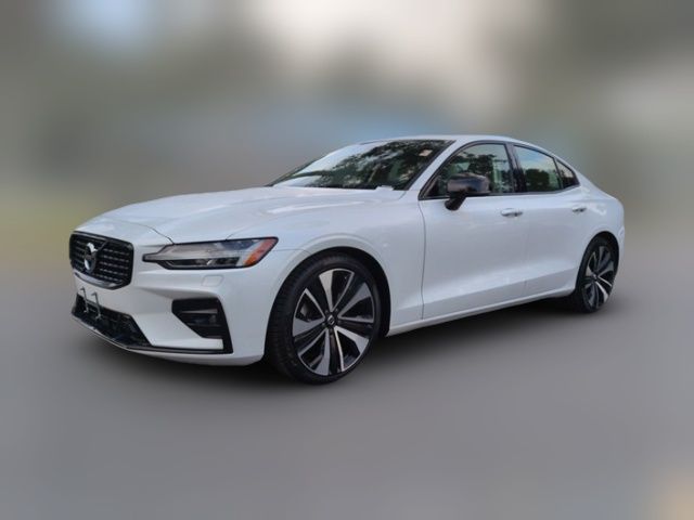 2022 Volvo S60 Momentum