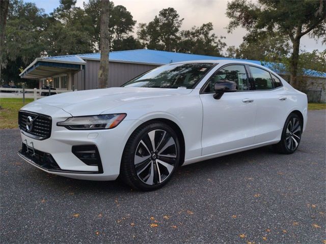 2022 Volvo S60 Momentum