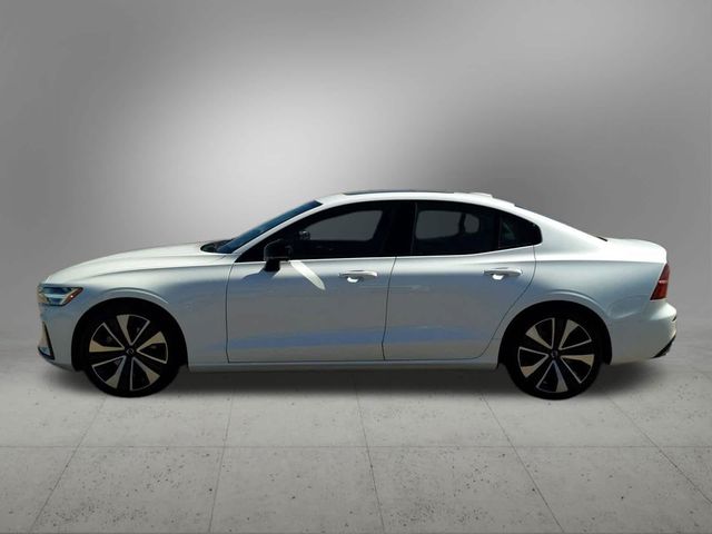 2022 Volvo S60 Momentum