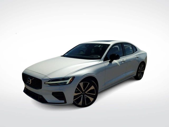 2022 Volvo S60 Momentum