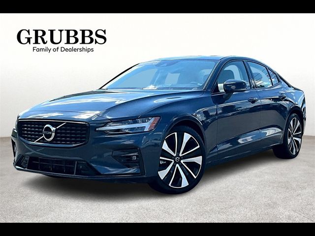 2022 Volvo S60 Momentum