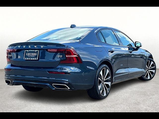 2022 Volvo S60 Momentum