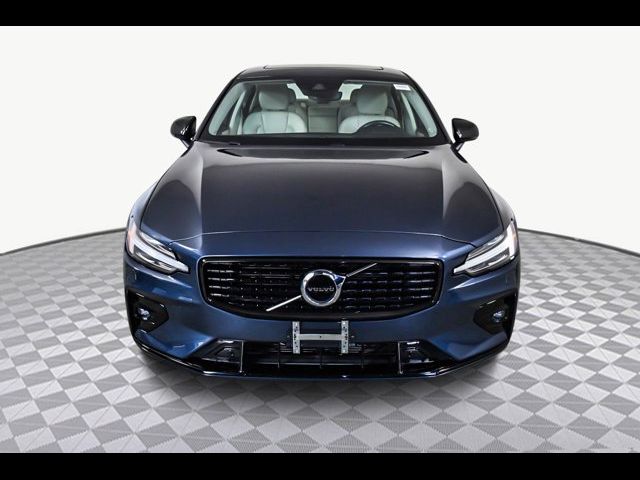 2022 Volvo S60 Momentum