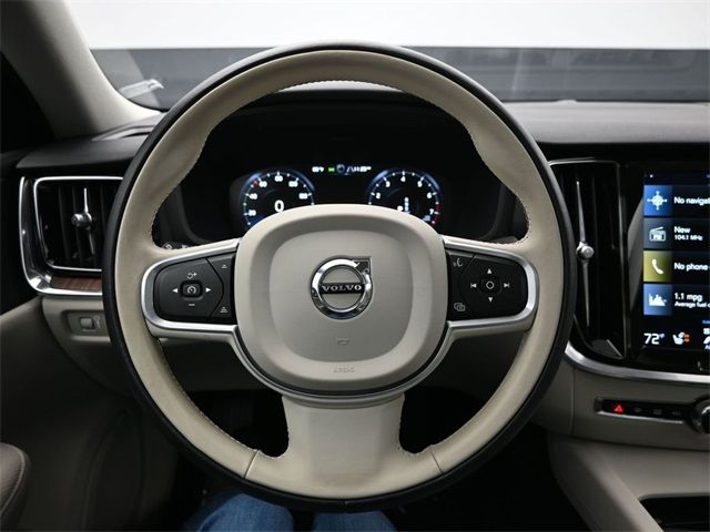 2022 Volvo S60 Momentum