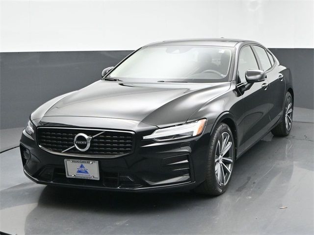 2022 Volvo S60 Momentum