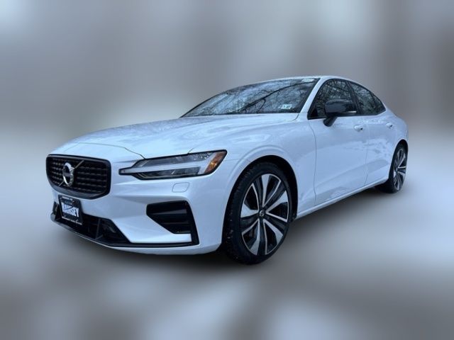 2022 Volvo S60 Momentum