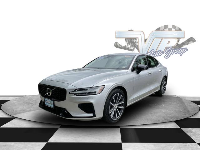 2022 Volvo S60 Momentum