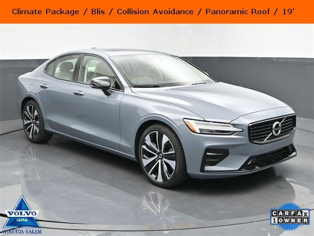 2022 Volvo S60 Momentum