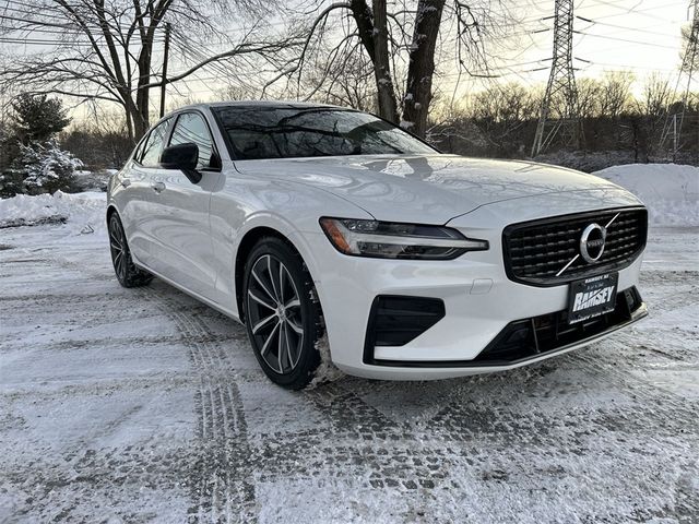 2022 Volvo S60 Momentum