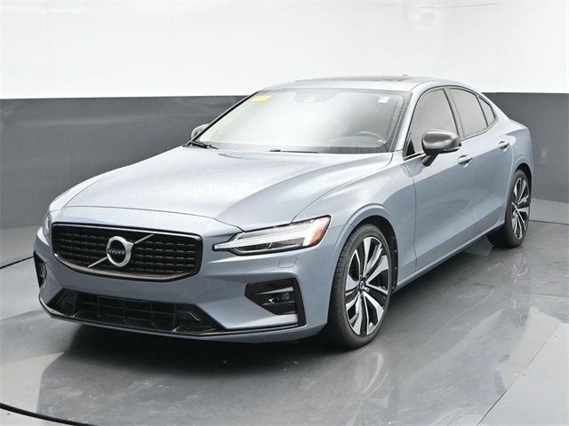 2022 Volvo S60 Momentum