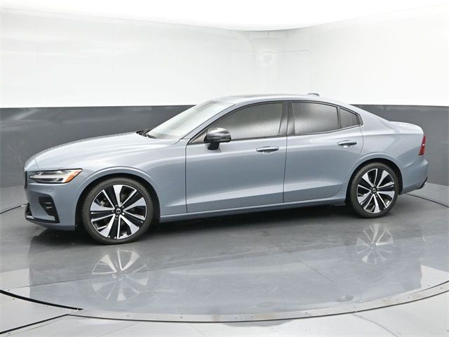 2022 Volvo S60 Momentum