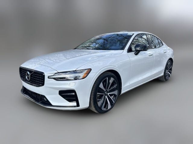 2022 Volvo S60 Momentum