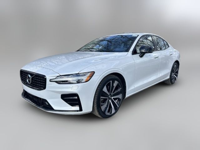 2022 Volvo S60 Momentum