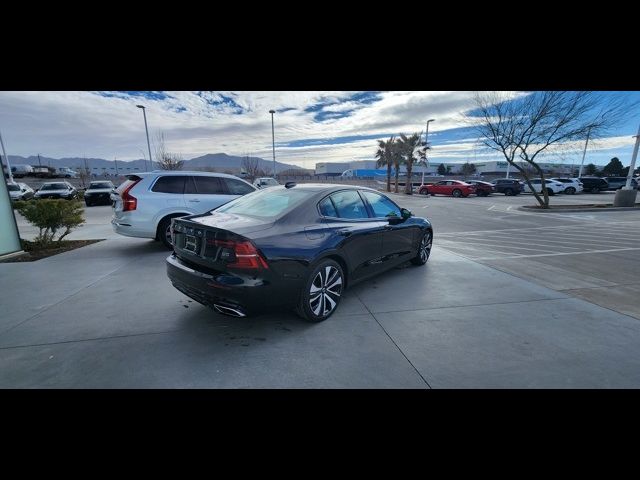 2022 Volvo S60 Momentum