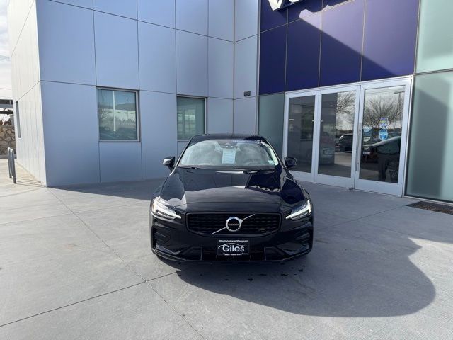 2022 Volvo S60 Momentum