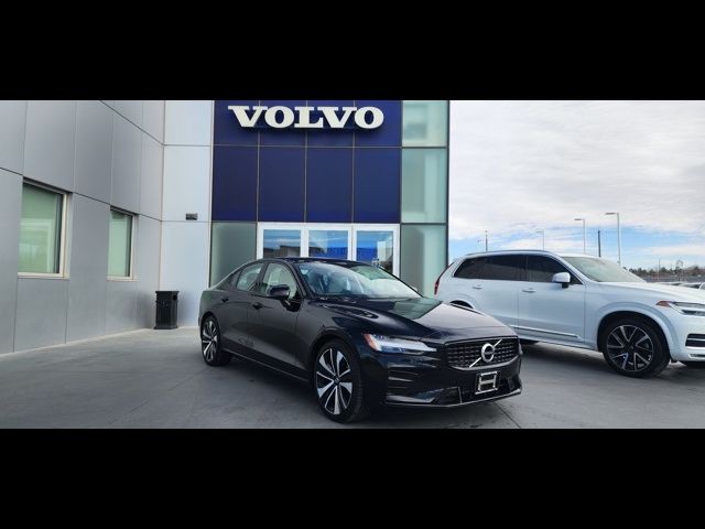 2022 Volvo S60 Momentum